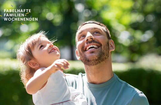Mädchen und ihre Vater lachen