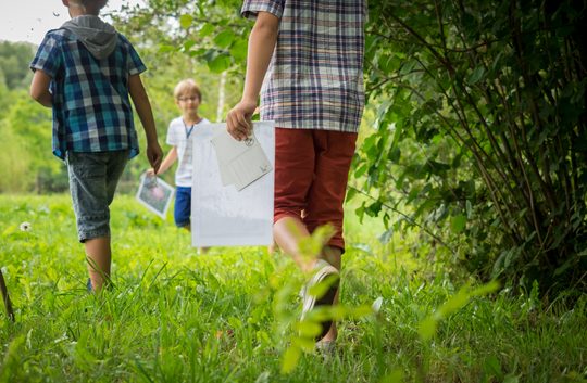 Kinder während Rätselrallye im Schloss Lackenbach