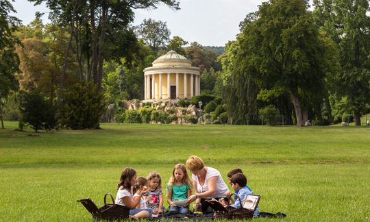 Kindergruppe im Schlosspark