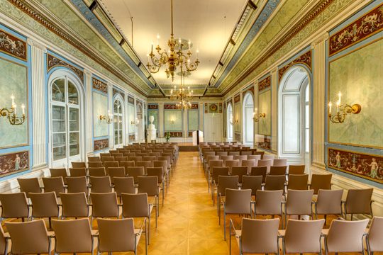 Empiresaal mit Bestuhlung im Schloss Esterházy