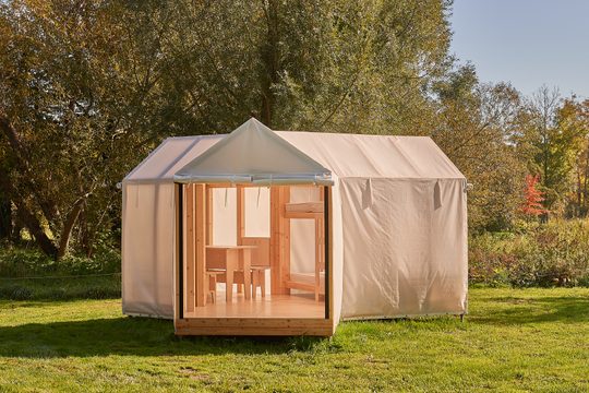 Wooden-Tent im Schlosspark