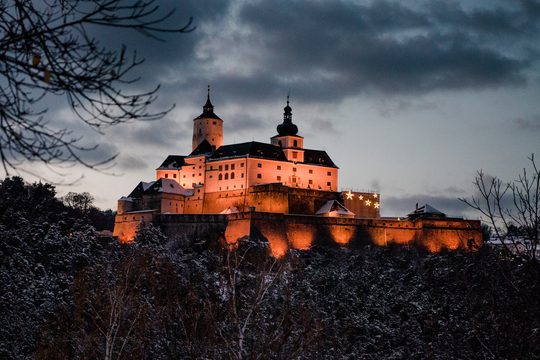 Burg Forchtenstein in der Abenddämmerung