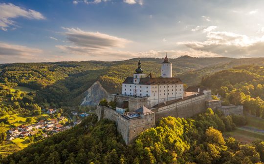 Luftaufnahme der Burg Forchtenstein