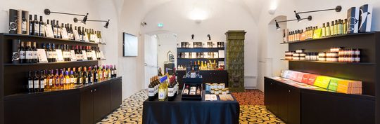 Schloss Boutique Regale