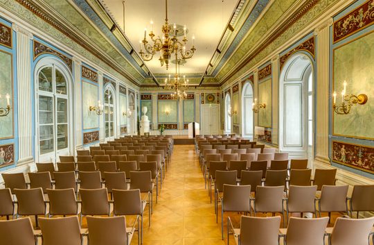 Empiresaal mit Bestuhlung im Schloss Esterházy