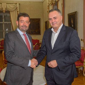 Ottrubay und Doskozil Handshake