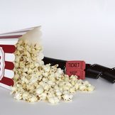Popcorn und Kinoticket