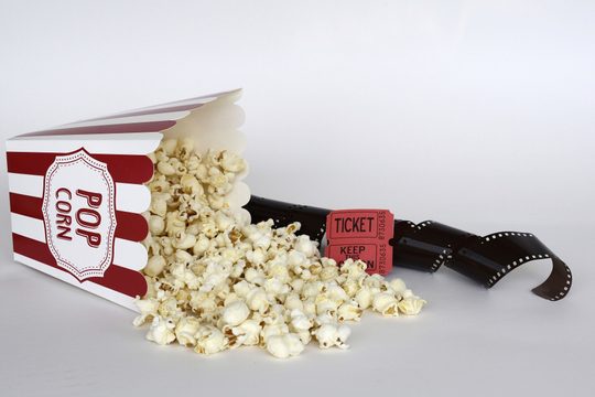 Popcorn und Kinoticket